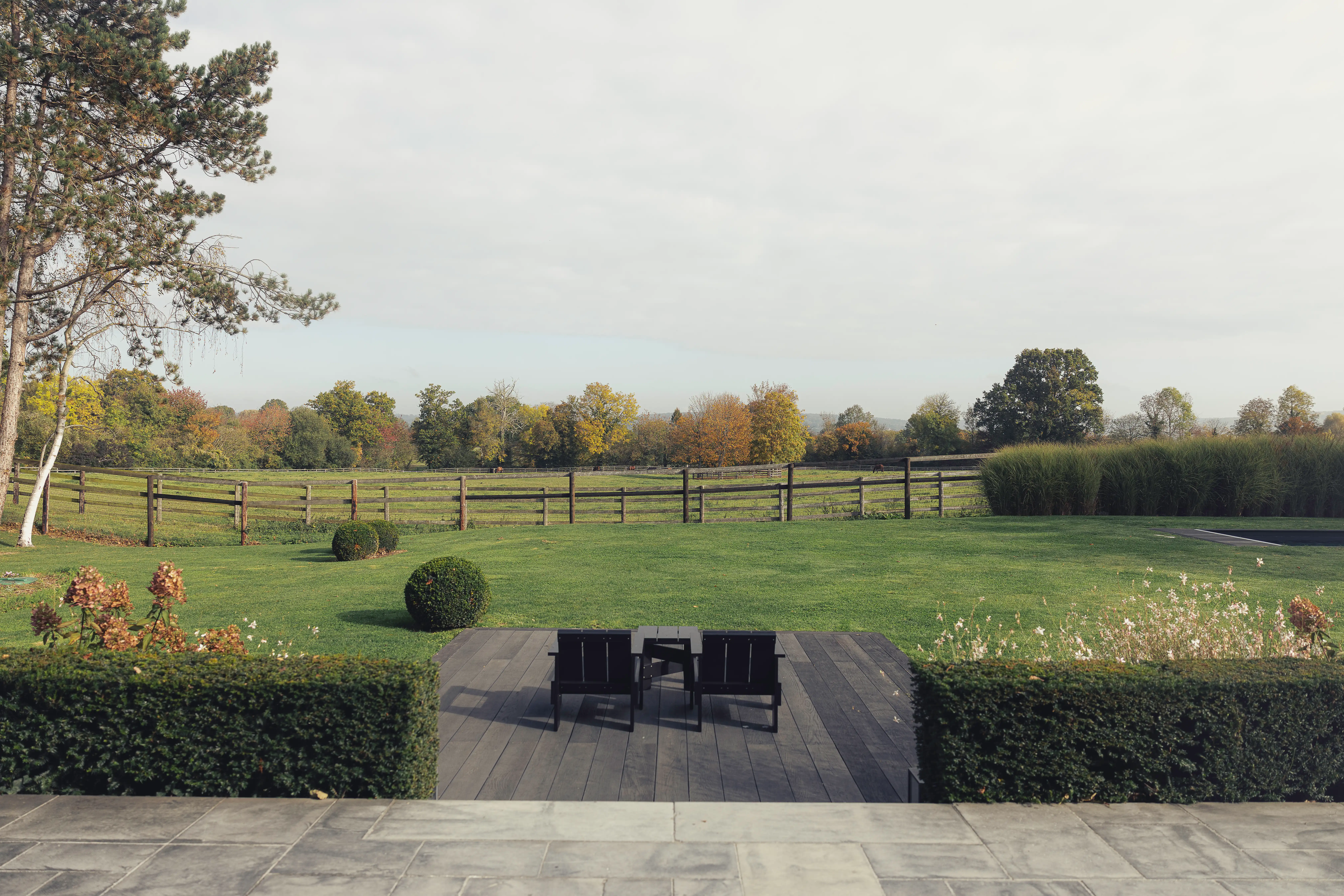 Villa-adele-salon-contemporain-canape-gris
