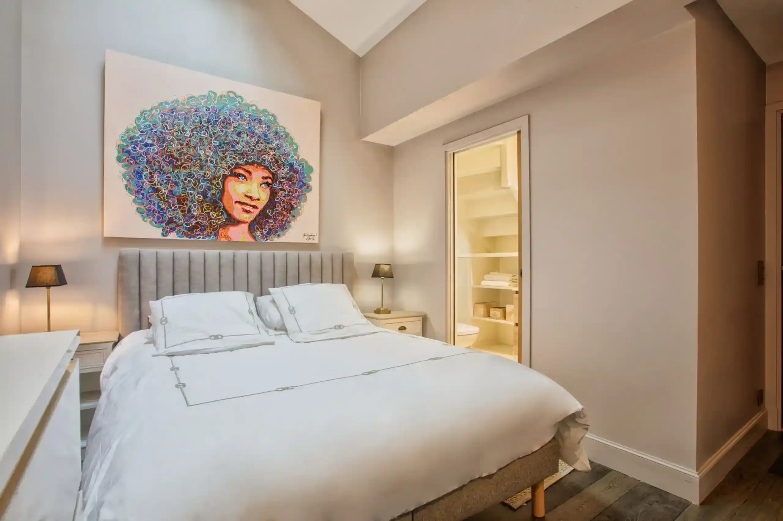 Chambre avec rangements Chambre lumineuse avec rangements modernes dans la Villa Juliette